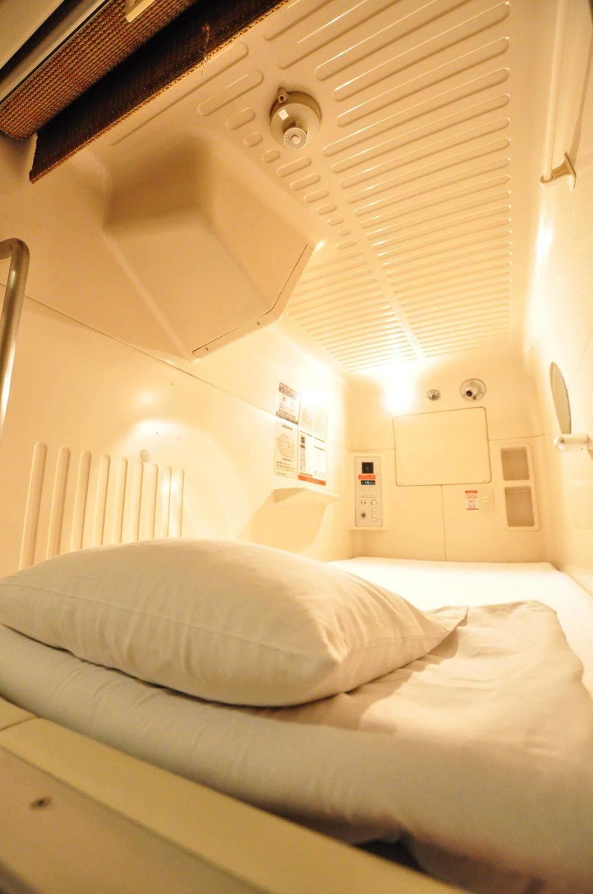 แคปซูล โฮเต็ล อาซาฮีพลาซ่า ชินไซบาชิ Hotel โอซาก้า ภายนอก รูปภาพ